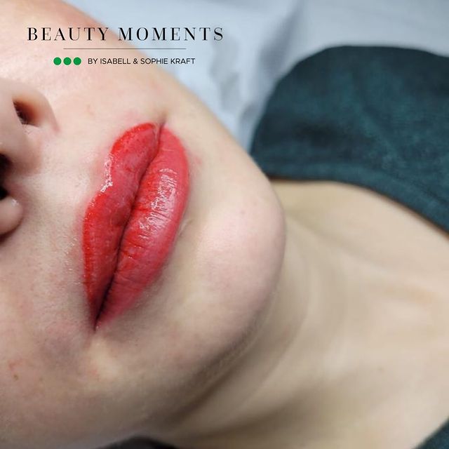Vorher nachher von einer schönen permanent makeup Arbeit an den Lippen 🥰 Die...