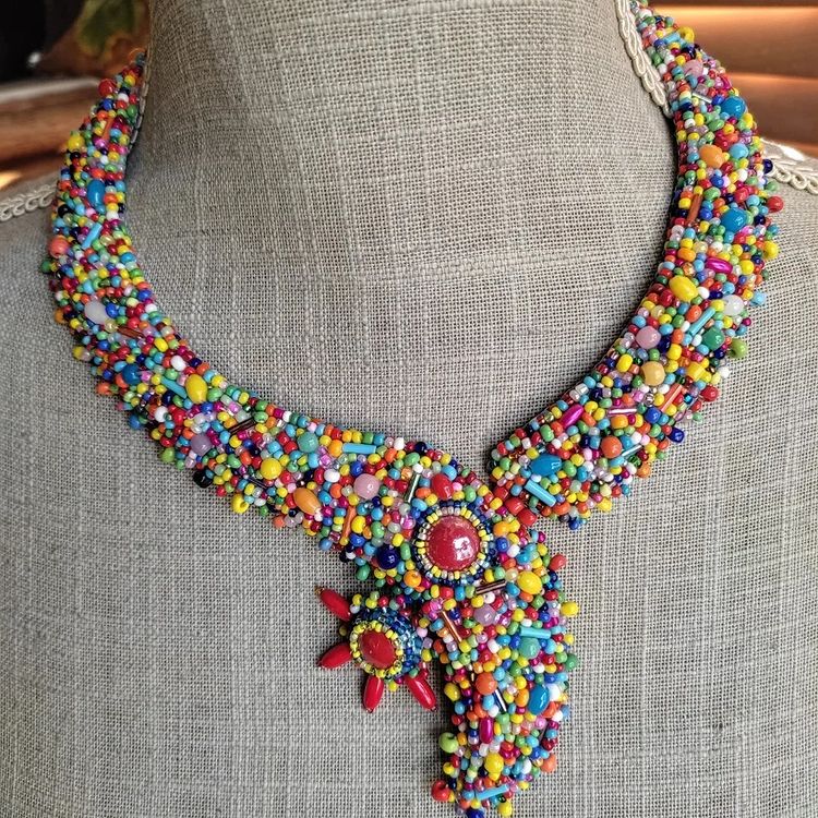 Collier multicolore broderie de perles  #embroyderyart  #necklace  #multicolo...