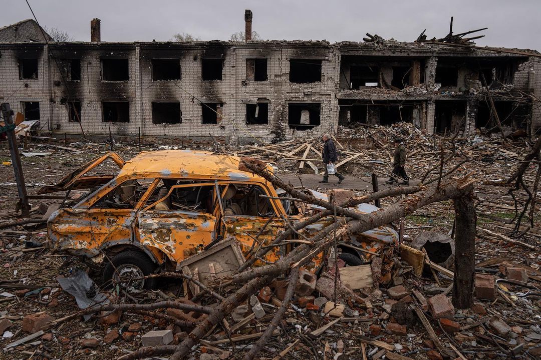 It’s so sad to see #Ukraine and #Chernihiv destroyed and injured after #russi...