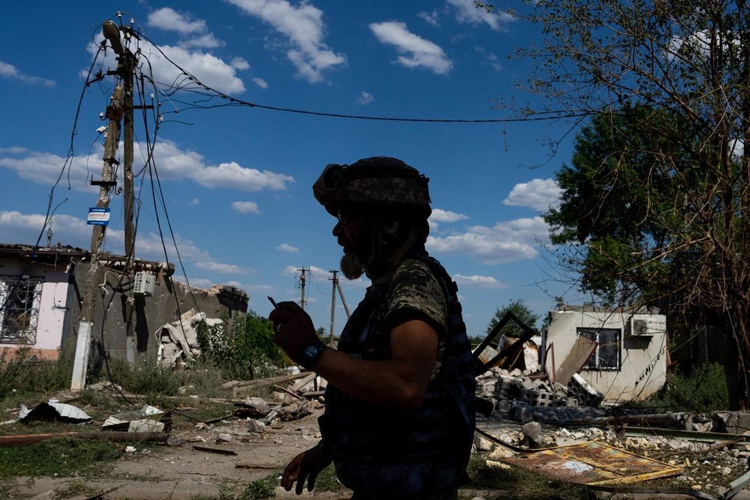 The southern Ukrainian city of Mykolaiv is under Russian artillery fire. 

#u...