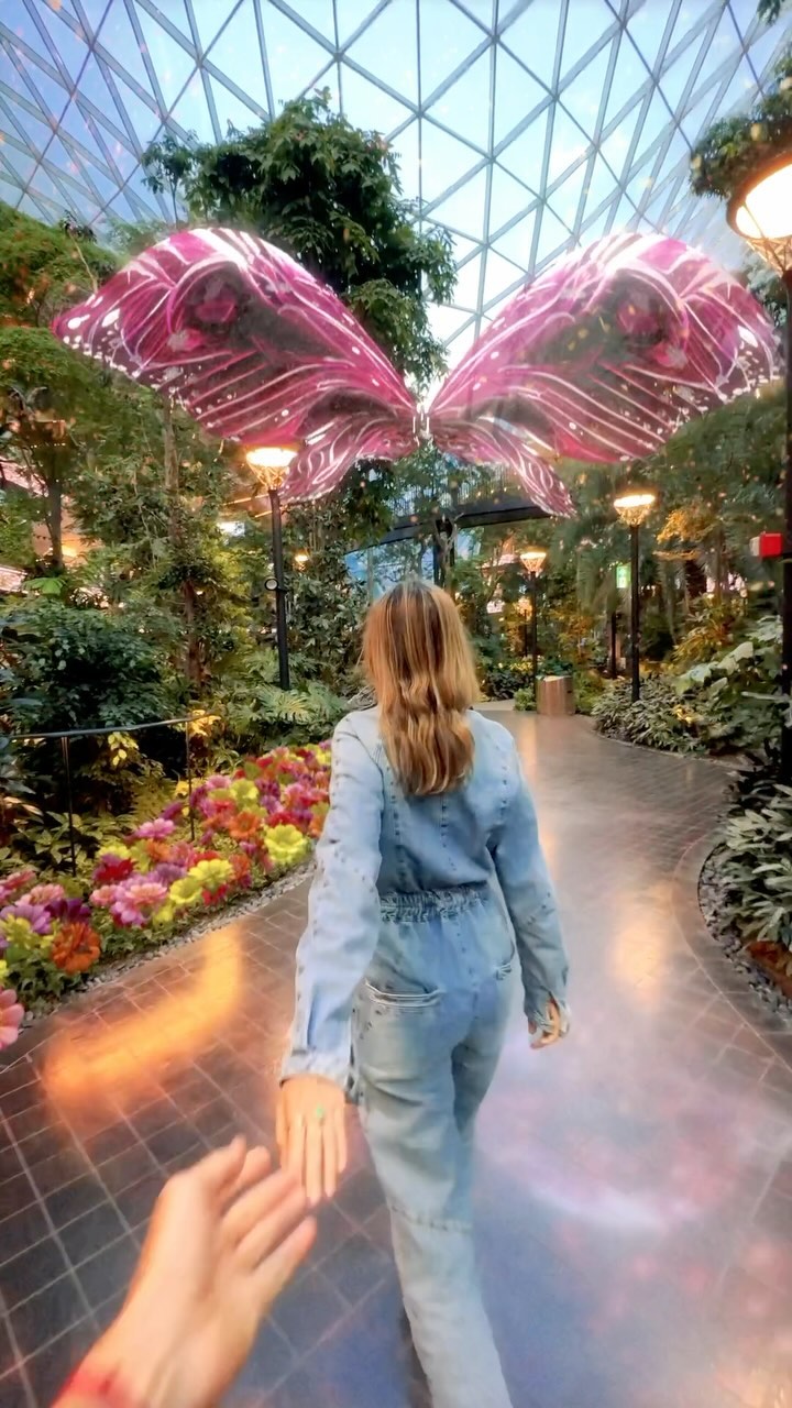 #FollowMeTo the Orchard in the World’s Best Airport 🍃...