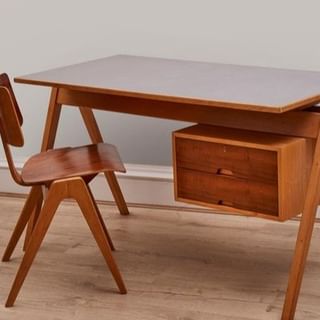 This Beechwood writing desk by Robin Day For Hillie, 1950's is the perfect co...