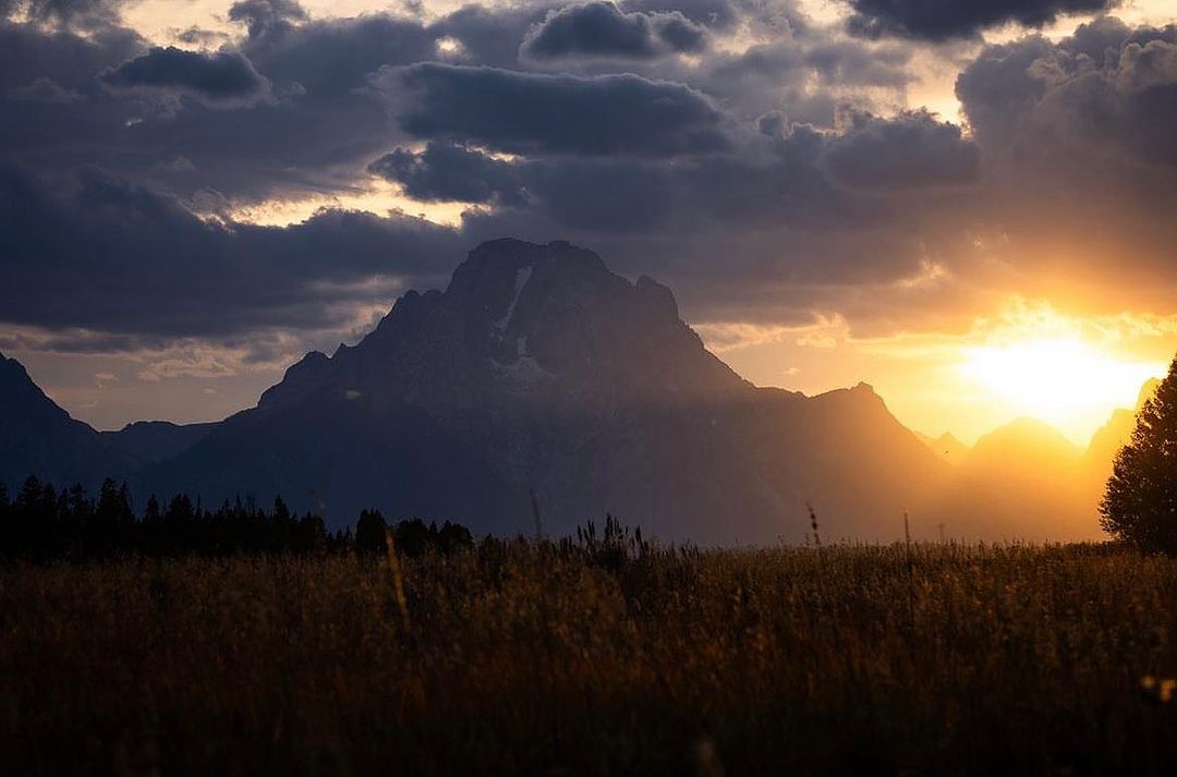 @jaykazen showing you the grandeur of a Teton sunset!! 😍🤩🌄 Have you had th...