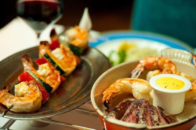 Surf and turf at the grill restaurant KingsCave - reserve your table now 🤩 #...