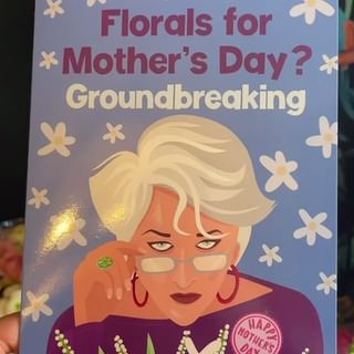 Florals for Mother's Day are ALWAYS a good idea 😜💐⁣ ⁣ Fabulous design by @r...