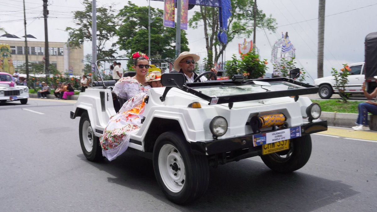 2/2 | El desfile es una clara demostración del relato urbano de los manizalitas. Cada vehículo...