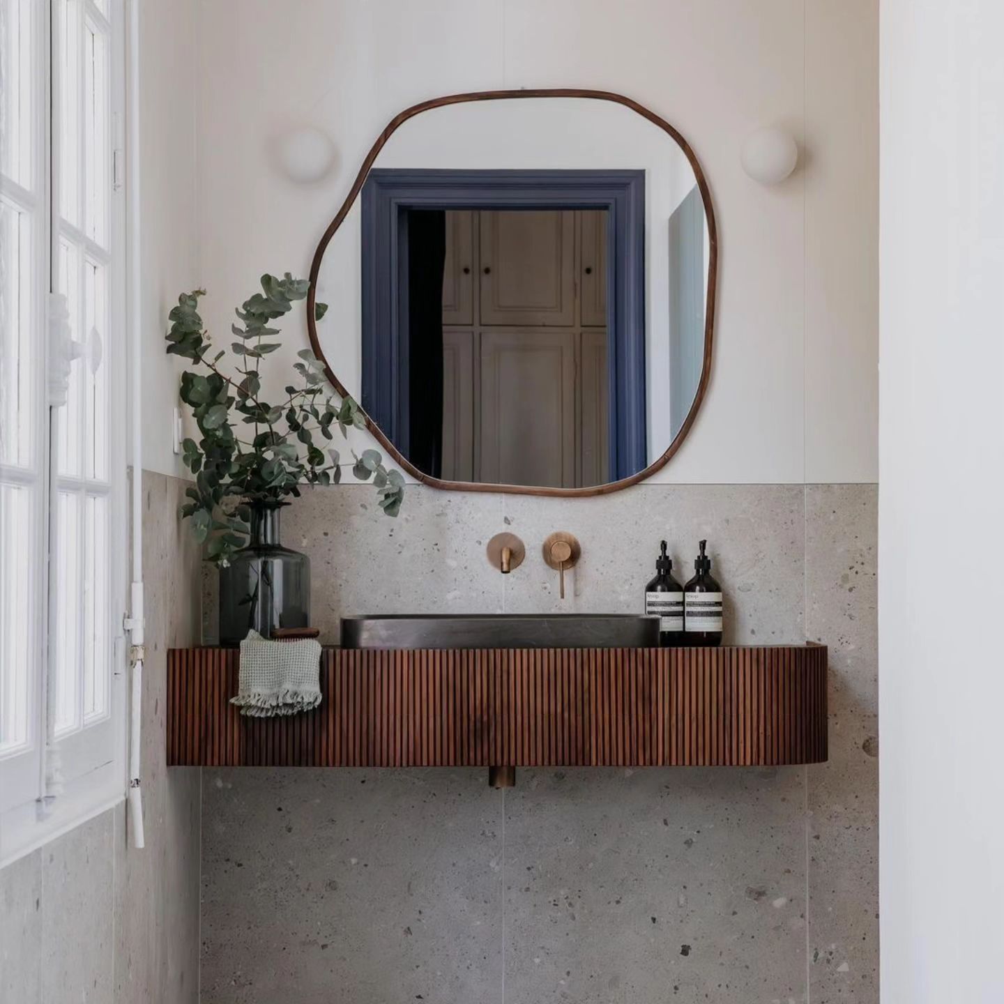 Feast your eyes on this marble beauty🙌✨  This stunning bathroom transformati...