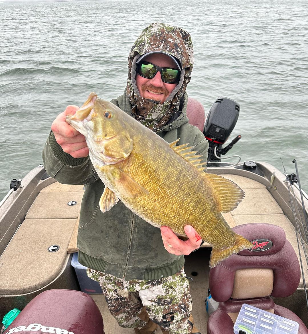 Erie Bass Charters - Erie Pennsylvania Smallmouth Charters