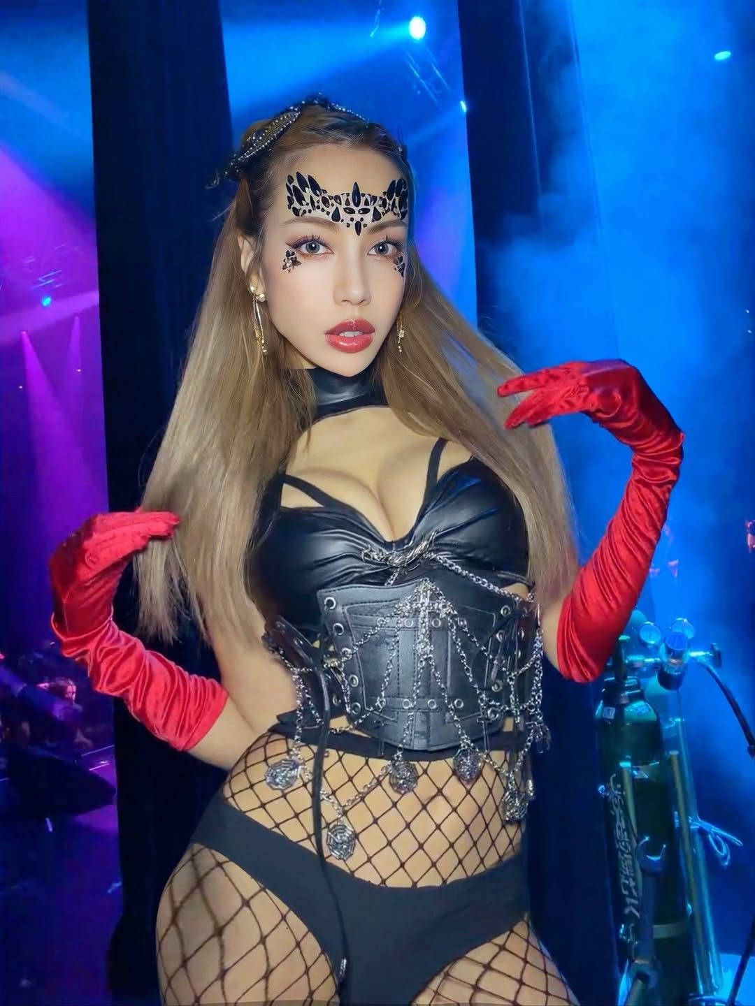 Yashirin kamera hojatxonada etuk Sof Kelly jinsiy aloqa